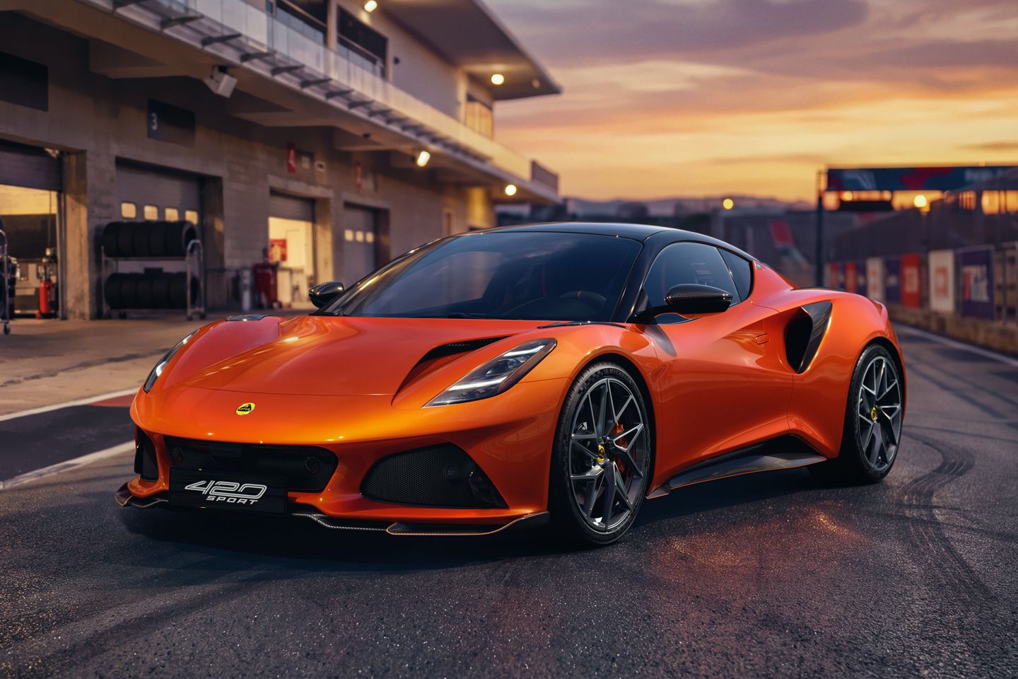 Lotus Emira 420 Sport perde peso, ganha potência