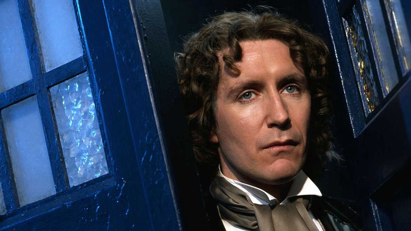 O filme de TV ‘Doctor Who’ aos 30 anos: muito britânico para a América, muito americano para o Reino Unido