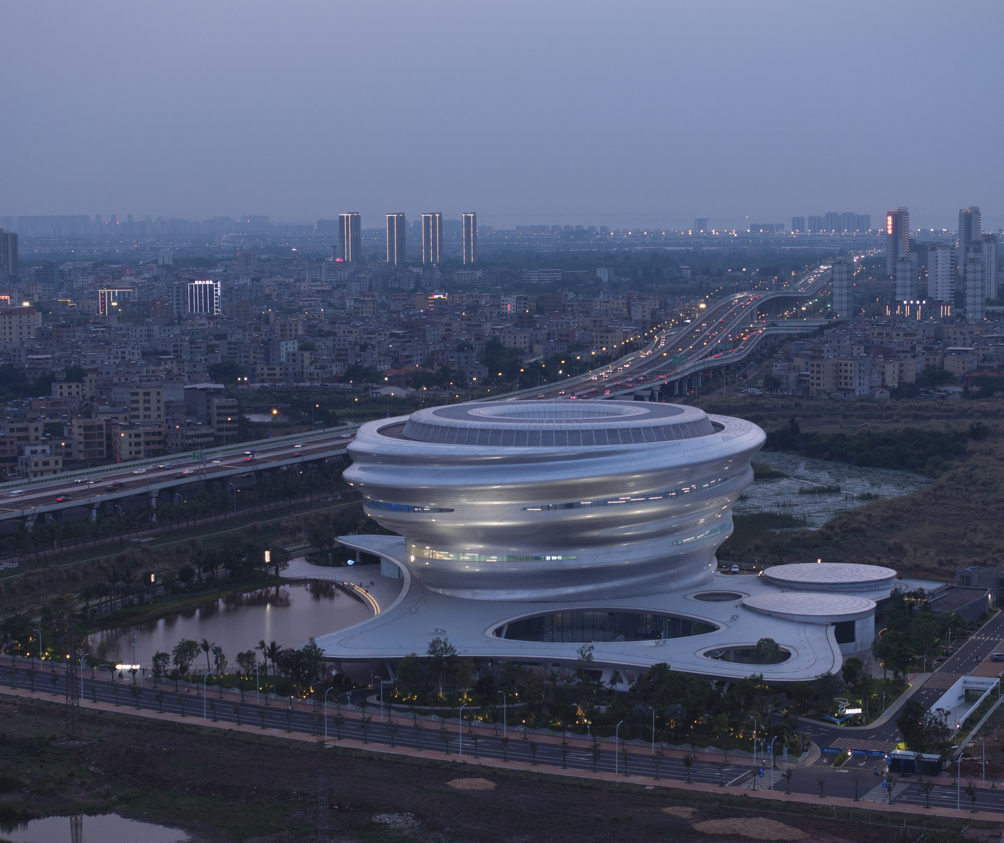 Museu de Ciências de Hainan / MAD Architects