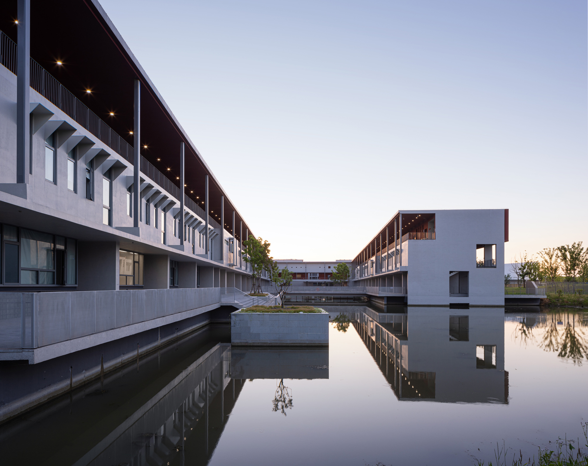 Escola Secundária Kunshan Jinxi / Atelier Deshaus