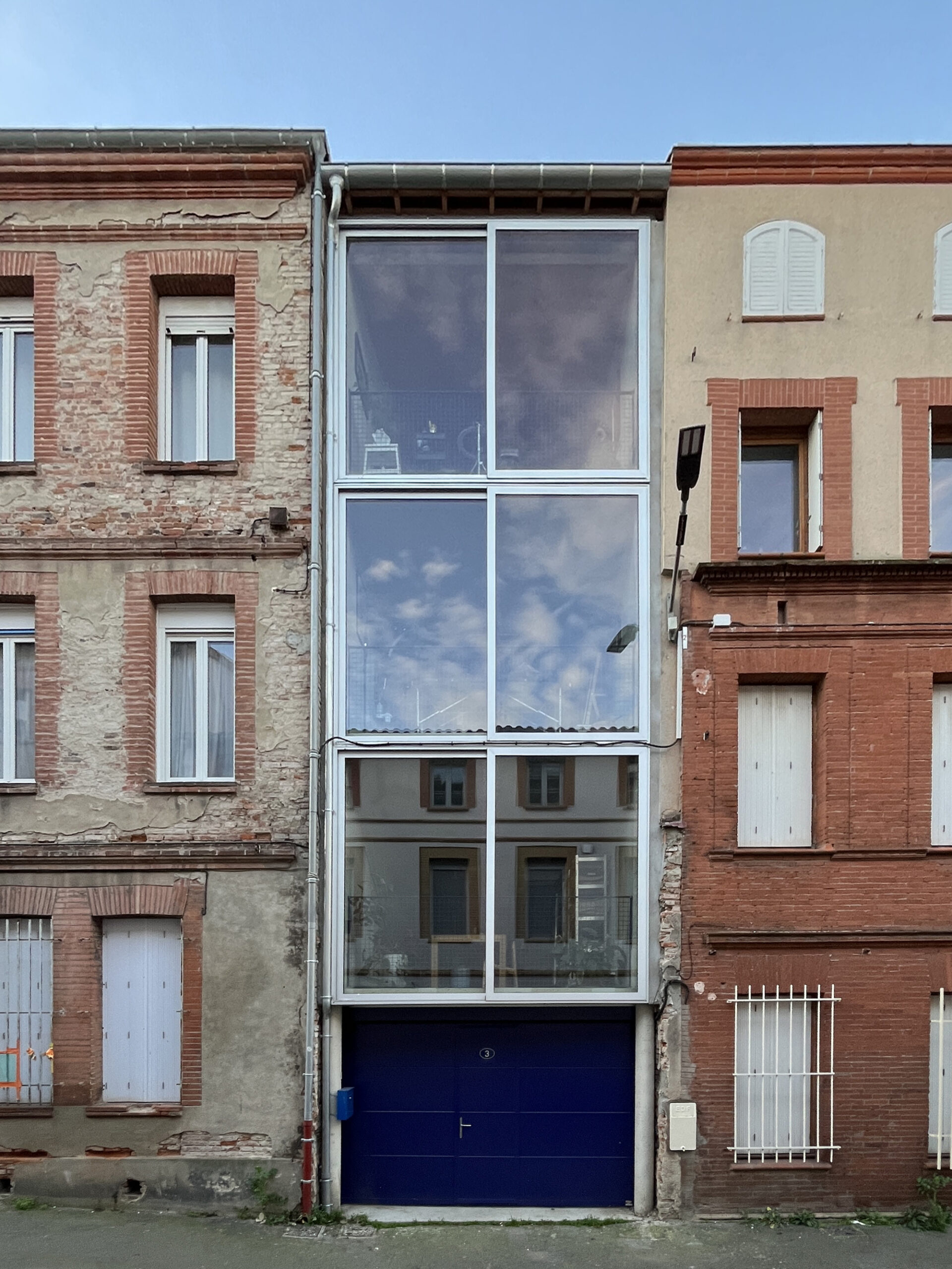 Casa Estreita L33 / BAST