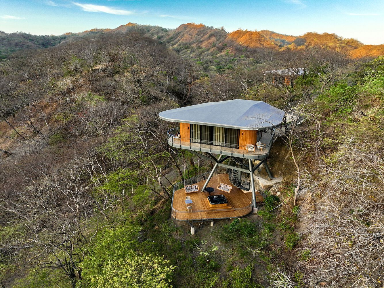 Construindo com a paisagem: estratégias de design não invasivas para terrenos íngremes