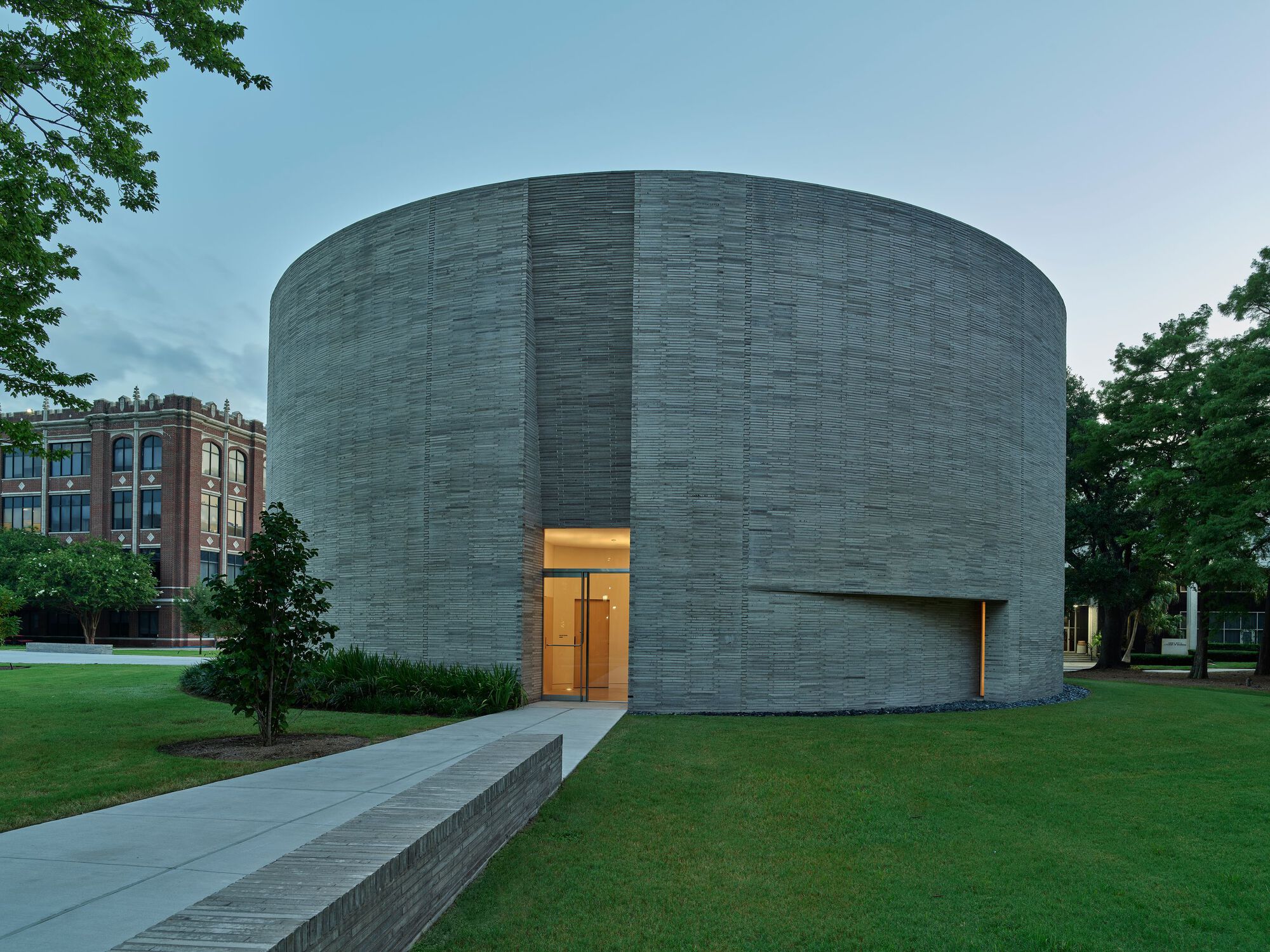 Capela da Universidade Loyola / Trahan Architects