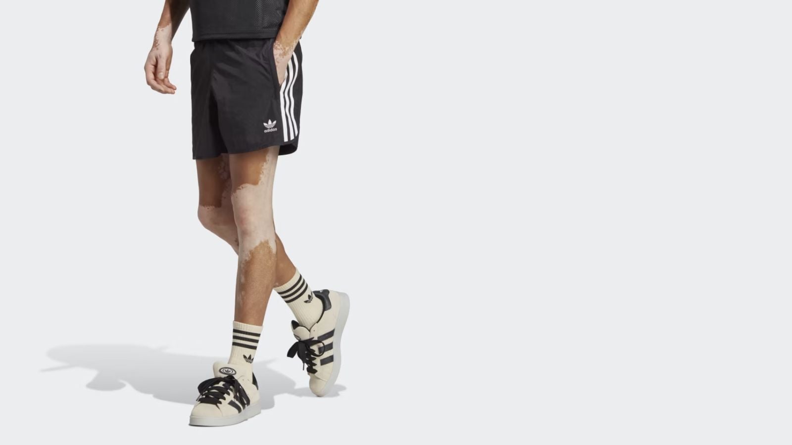 Adicione um par de shorts de futebol masculino à sua rotação de estilo de verão