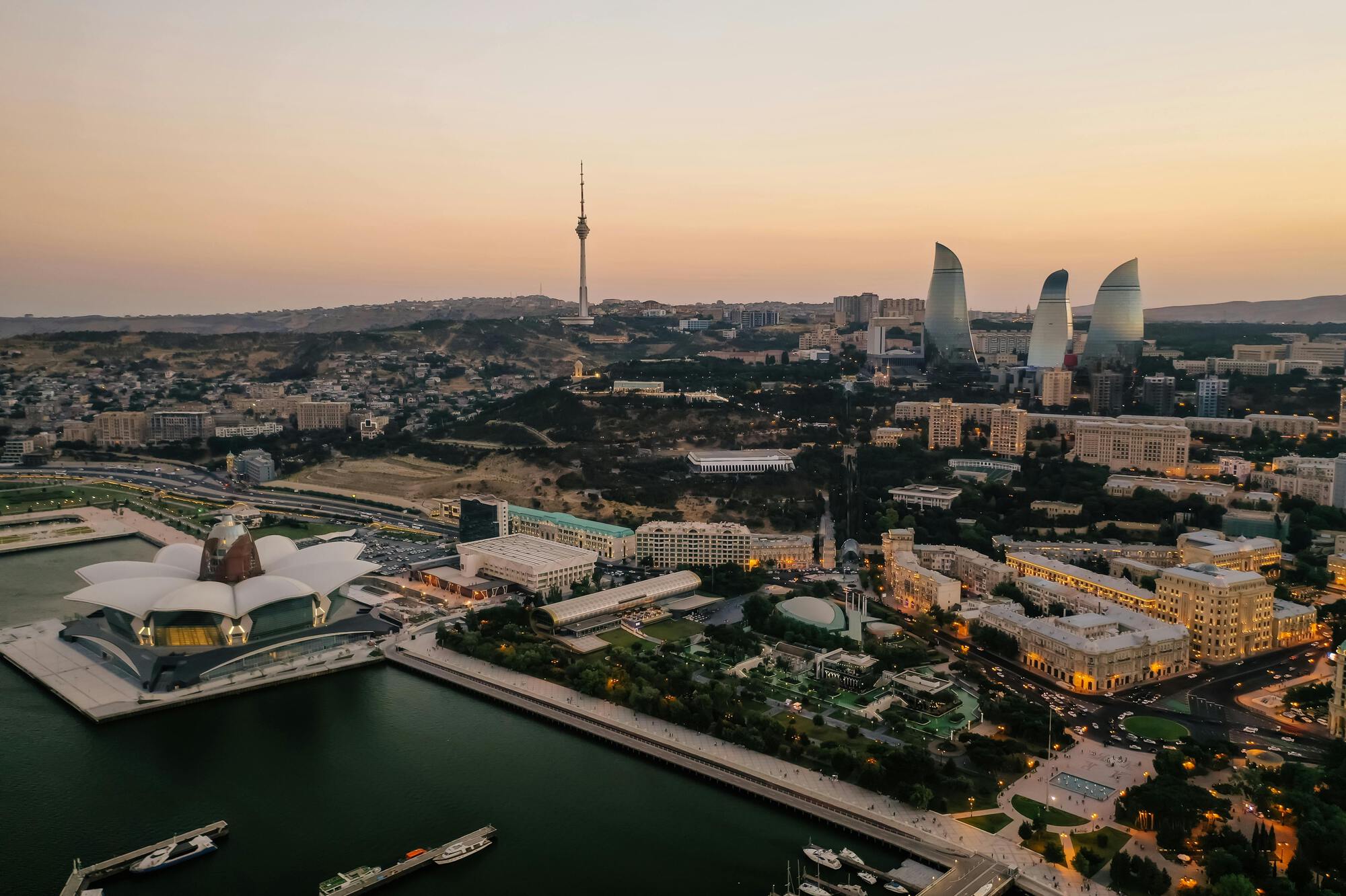 Uma semana até o início do WUF13 em Baku: explorando cidades seguras e resilientes sob o tema “Habitar o mundo”