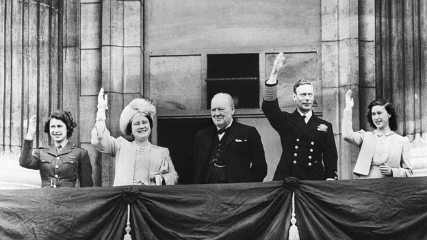 A noite secreta da Rainha Elizabeth II no VE Day
