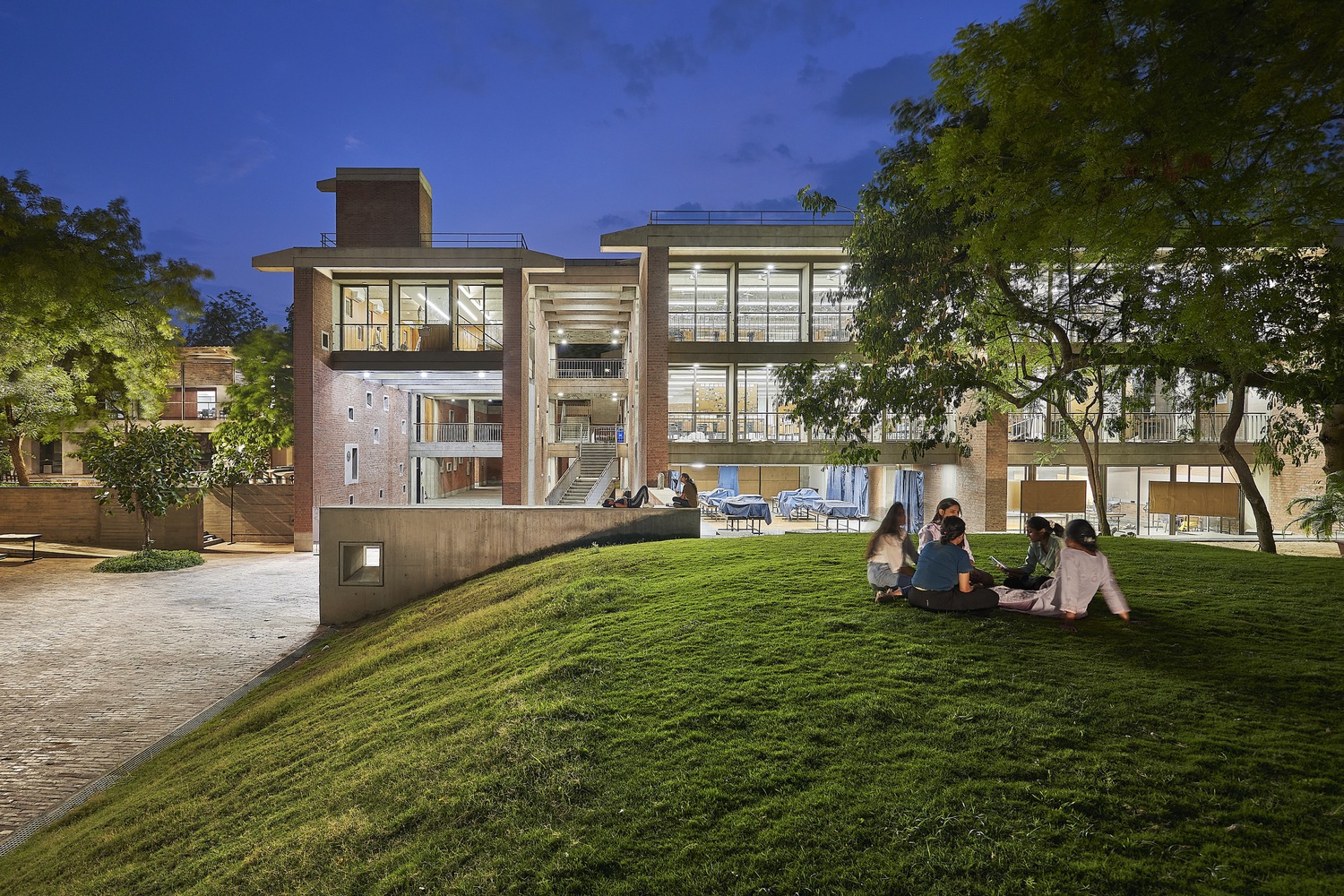 Clima, Cultura e Modernismo: O Campus Pós-colonial como Laboratório Arquitetônico