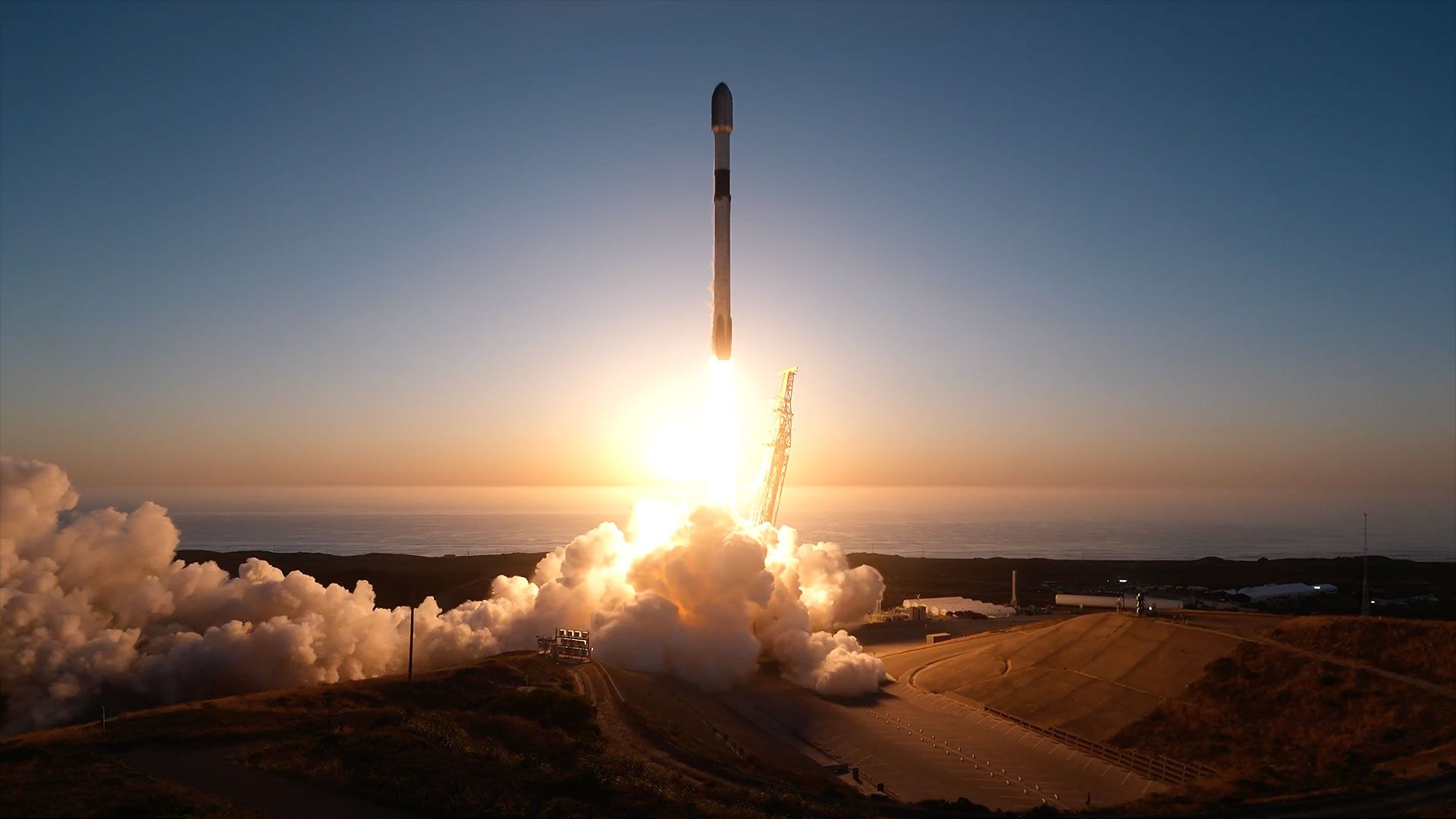 SpaceX lança 24 satélites Starlink no lançamento do Falcon 9 da Califórnia