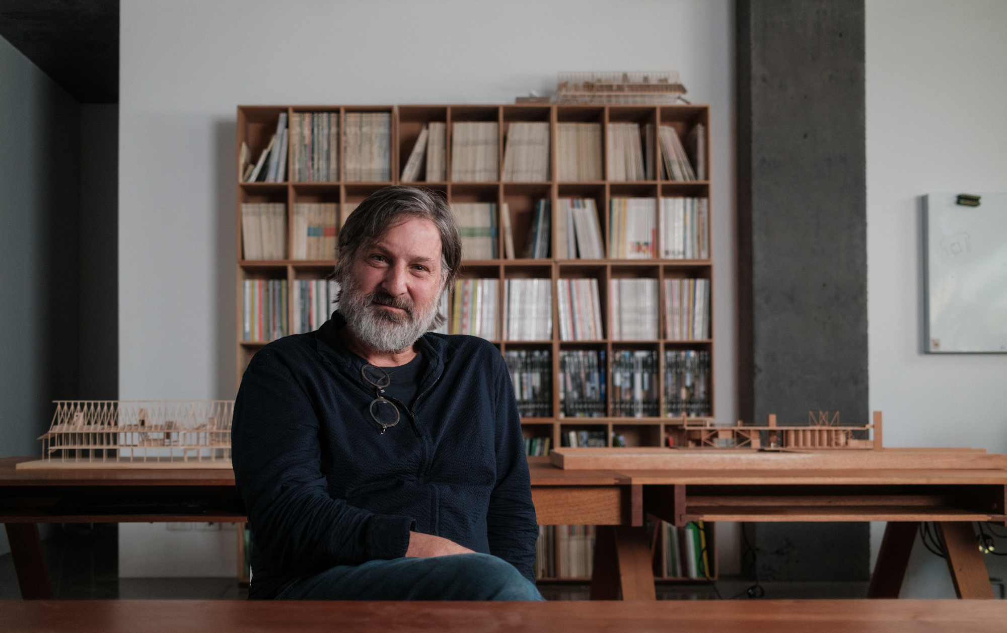 Smiljan Radić liderará a palestra e painel do Pritzker Laureate 2026 sobre “Arquitetura: Distração e Conhecimento”