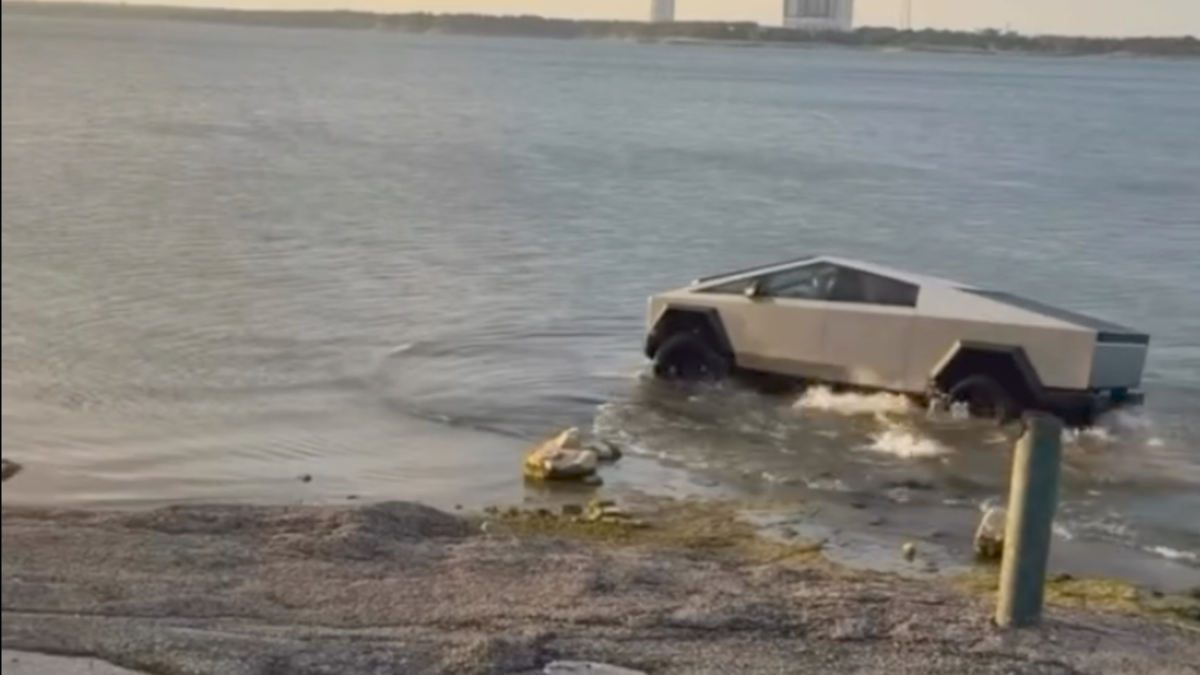 Proprietário do Tesla Cybertruck descobre que o modo Wade não é o modo barco
