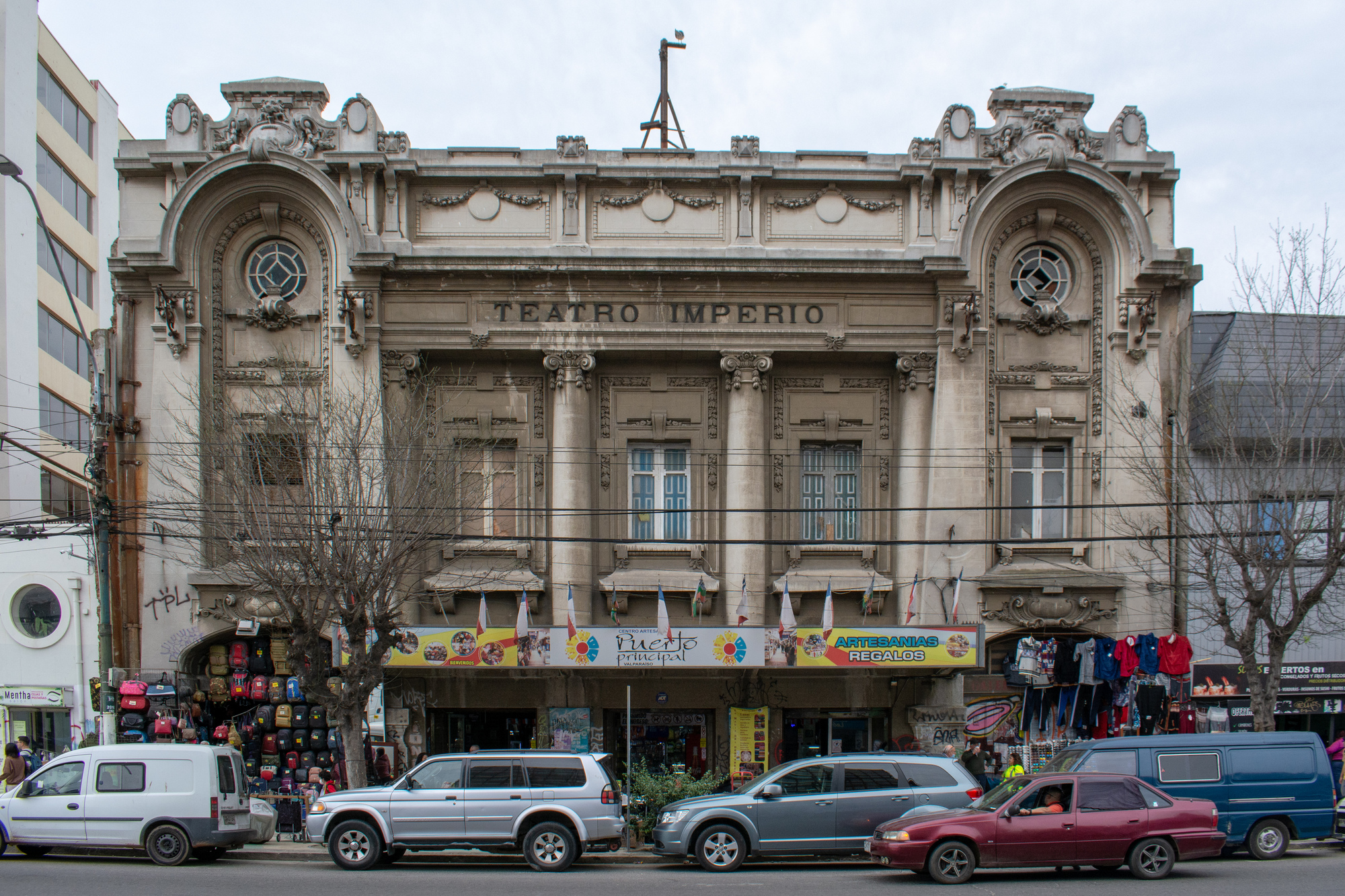 Locais históricos de entretenimento em Oxford, Valparaíso e Osaka refletem pressões crescentes sobre a infraestrutura cultural