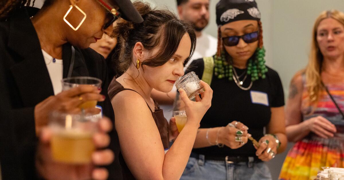 Cheirar e encontrar conexão? Esses encontros de fragrâncias modernas atormentam os ‘cheiros’ de Los Angeles