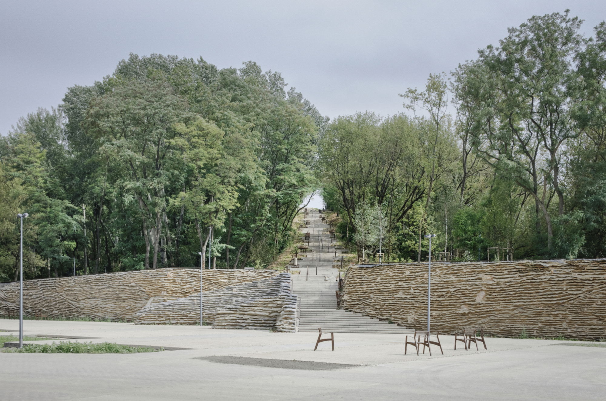 Monte da Revolta de Varsóvia / Archigrest + topoScape