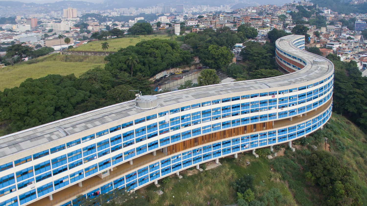 Quando o modernismo encontra a resistência local: habitação e atrito urbano na América Latina