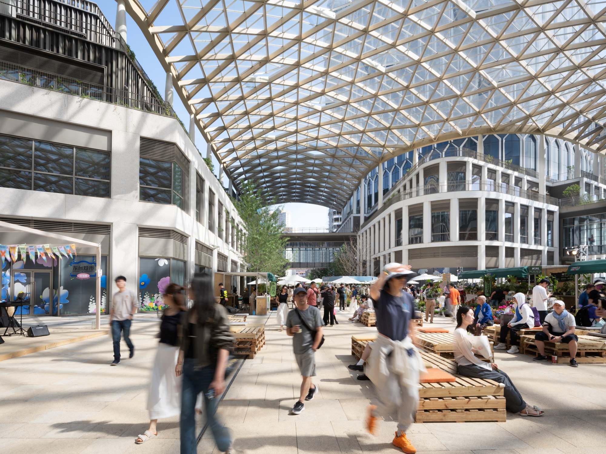 Centro Comercial Xintiandi Dongtaili / Kokaistudios
