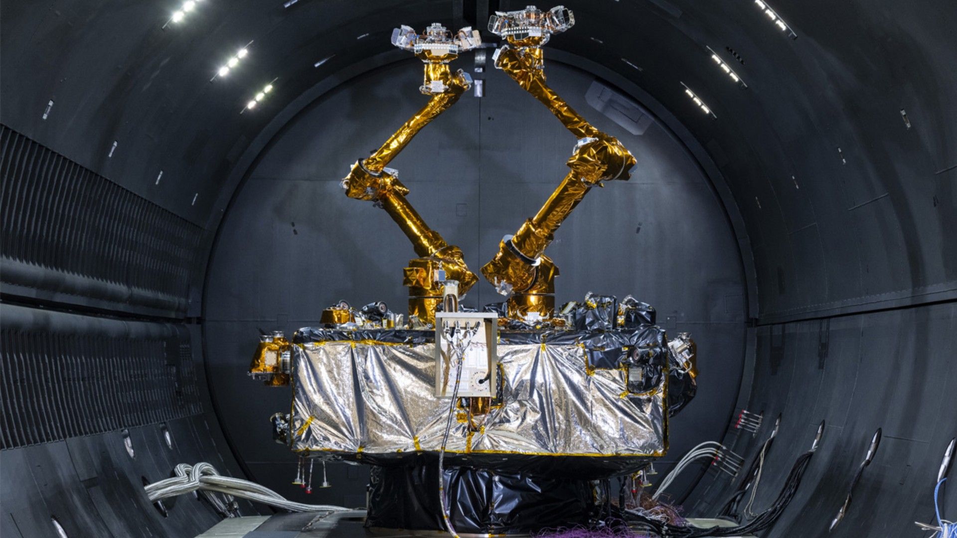 DARPA prepara satélite robótico de reparo do espaço profundo para lançamento em 2026