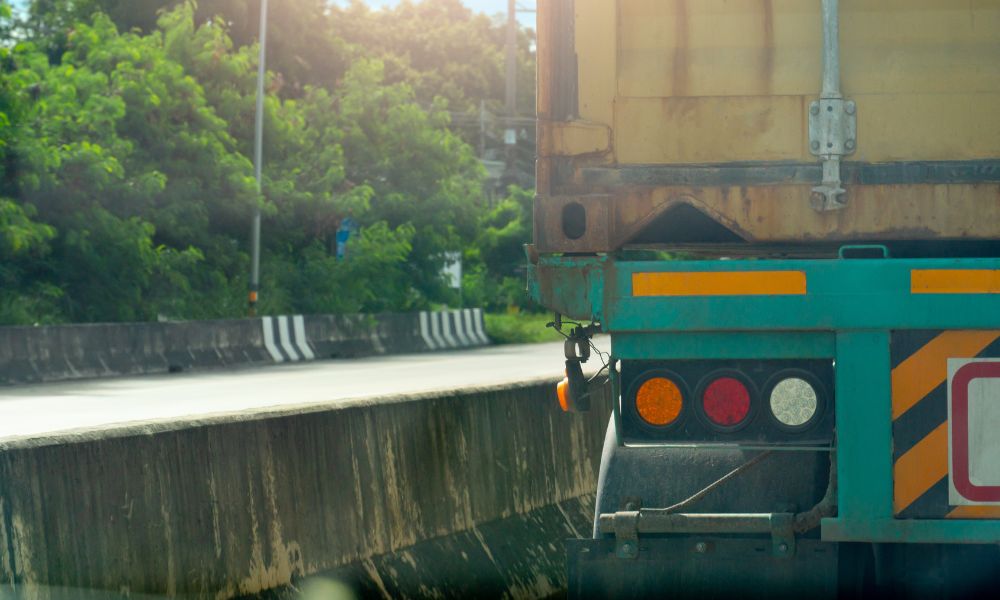 Reivindicação de contratação negligente aciona cobertura de automóveis e escapa da exclusão da Virgínia Ocidental