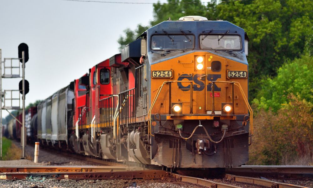 Tribunal limita recuperação do Lloyd’s da CSX após locomotivas perdidas em furacão