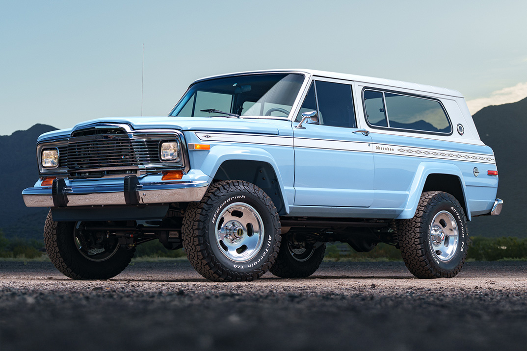 Vigilante lança um Viper V10 de 825 HP em um Jeep Cherokee Chief 1979