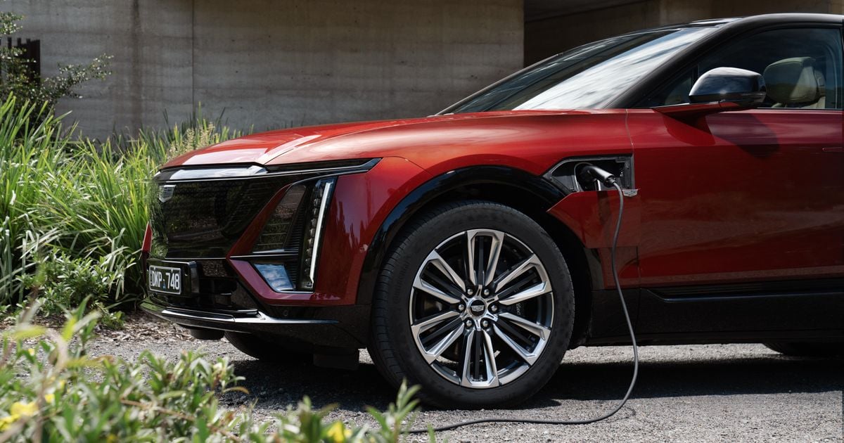 Por que a Cadillac é mais uma marca de luxo a reduzir os preços dos veículos elétricos