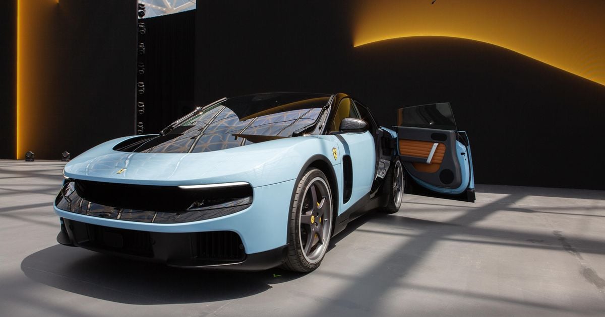 O primeiro carro elétrico da Ferrari faz um som real e não é falso