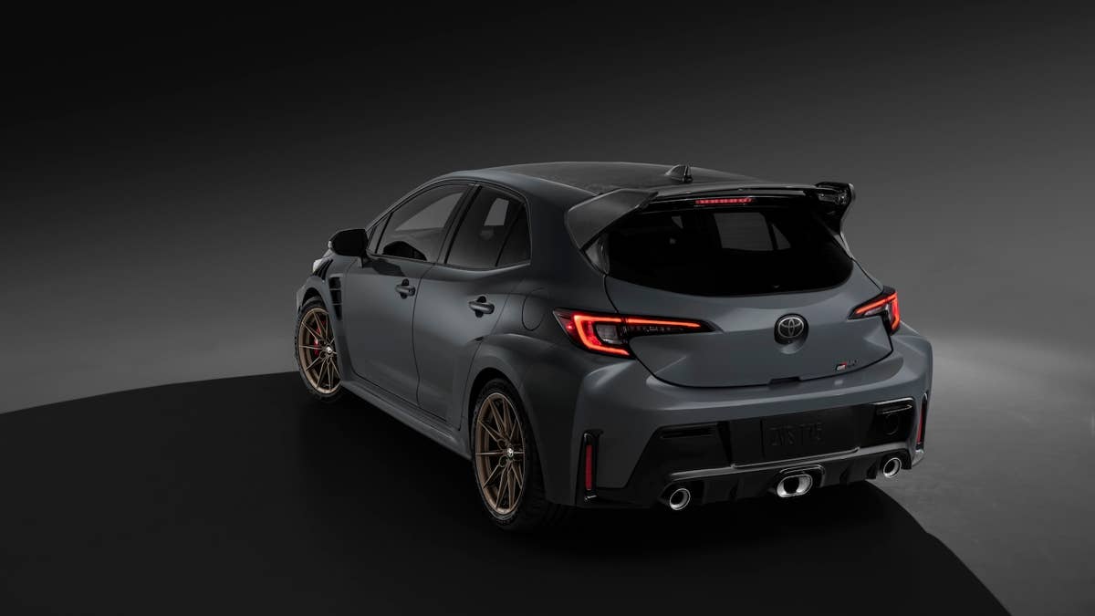 O presidente da Toyota ainda está lutando por motores a gás em um mundo elétrico