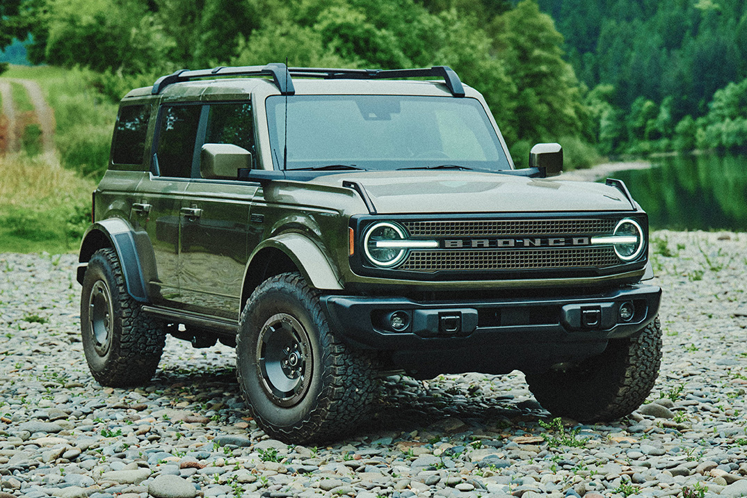 O Bronco SUV 2027 de Ford e Filson enterrou o V6 do Raptor sob uma cabine de sarja e latão