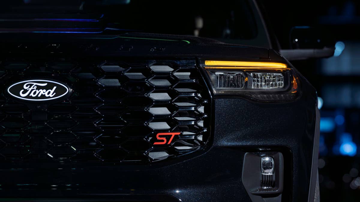 O SUV esportivo de três fileiras da Ford se inclina para seu lado negro com novo pacote sinistro para 2027