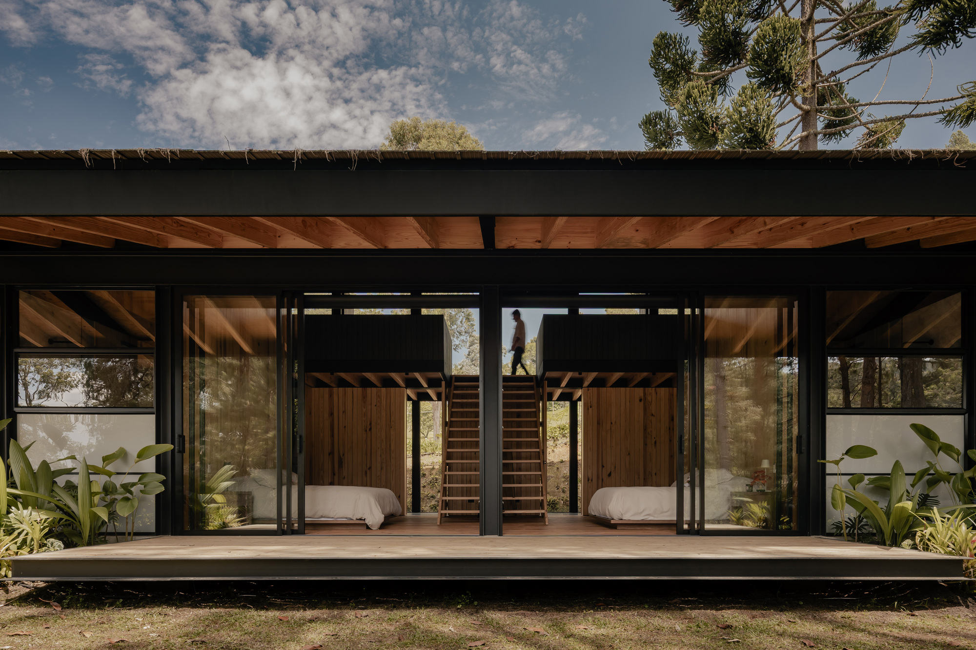 House on the Reservoir / Obranegra Arquitectos