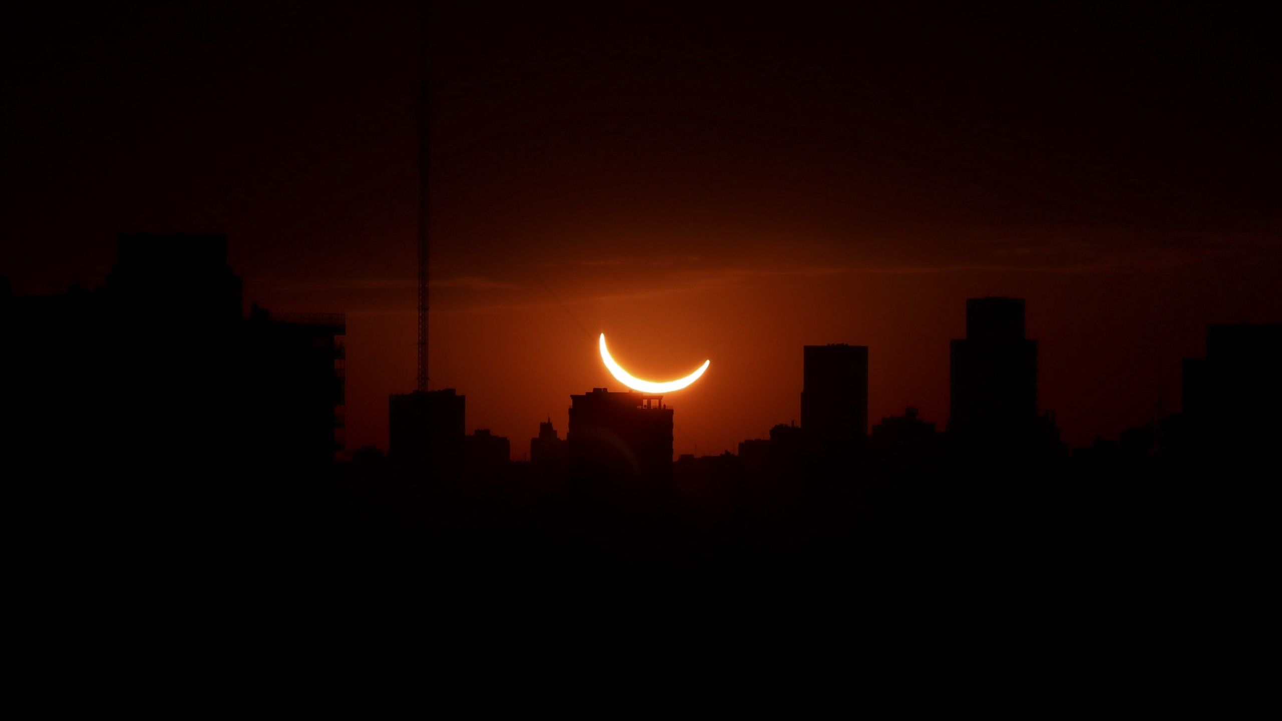 Milhões puderam ver um raro pôr do sol durante o eclipse solar total em 12 de agosto de 2026. Veja onde procurar