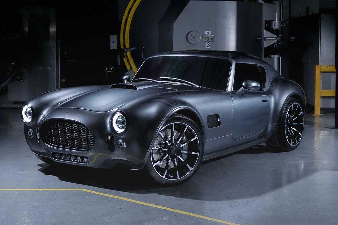O Cobra GT Coupe com corpo de carbono e teto fixo da AC vem com um V8 de 720 HP e 6 velocidades