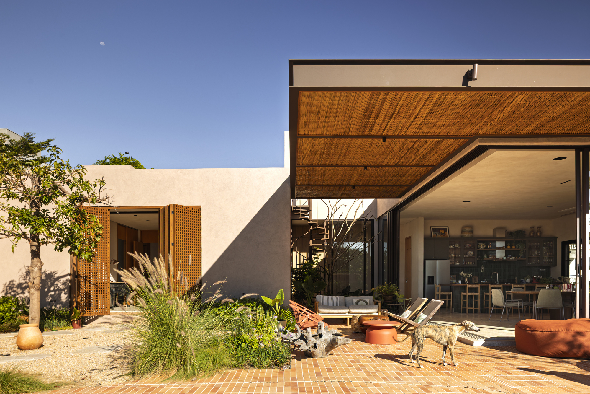 Avocado Tree House / Dayala e Rafael arquitetos associados