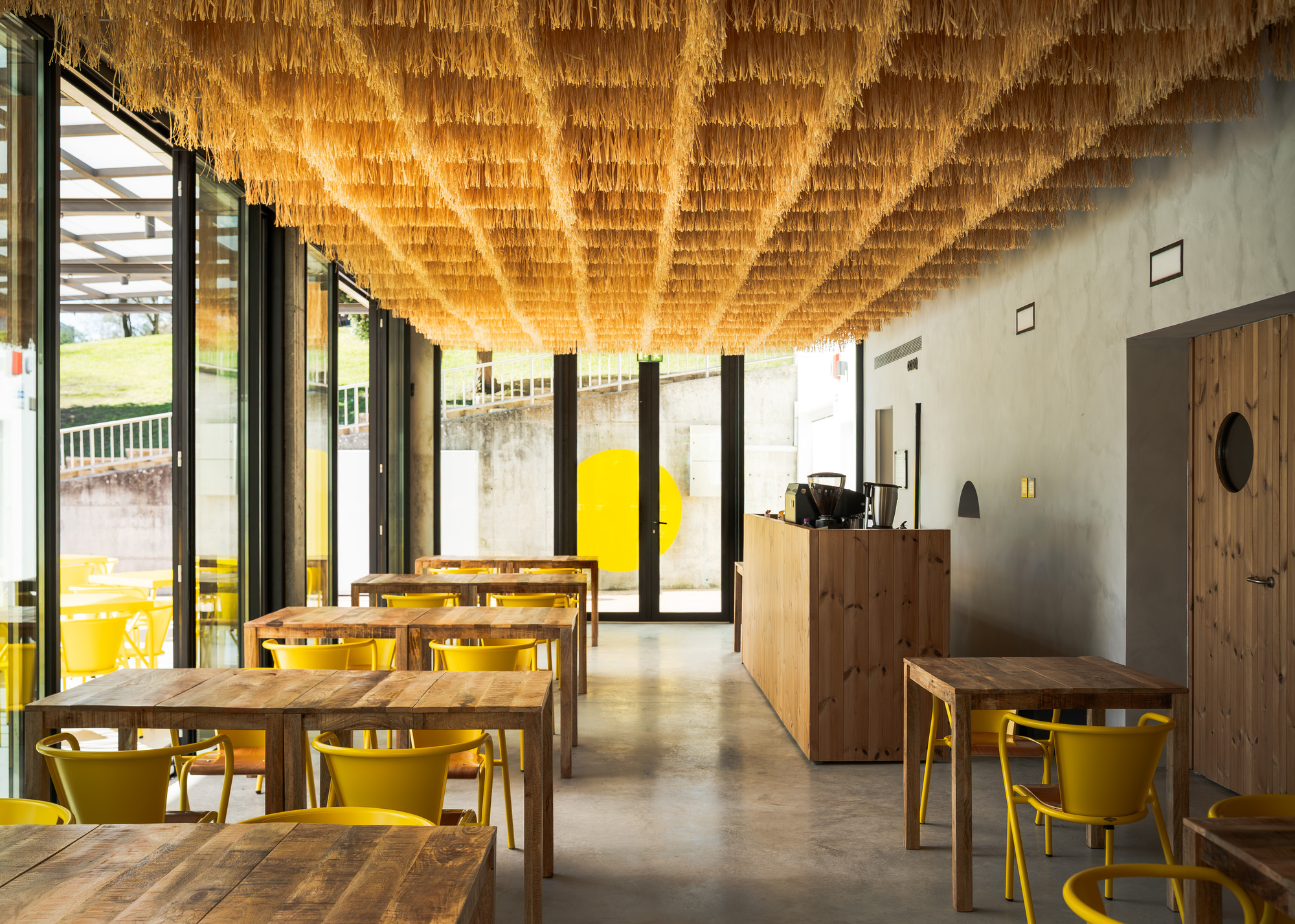 É Um Restaurante / SIA arquitetura + gonçalves perić