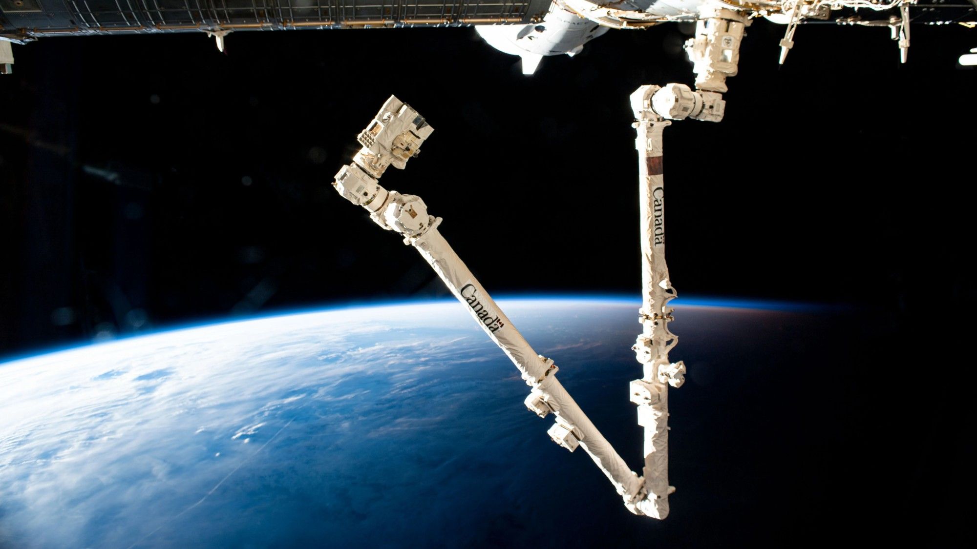 O braço robótico crítico da ISS não está funcionando corretamente, mas a NASA tem um plano para consertá-lo