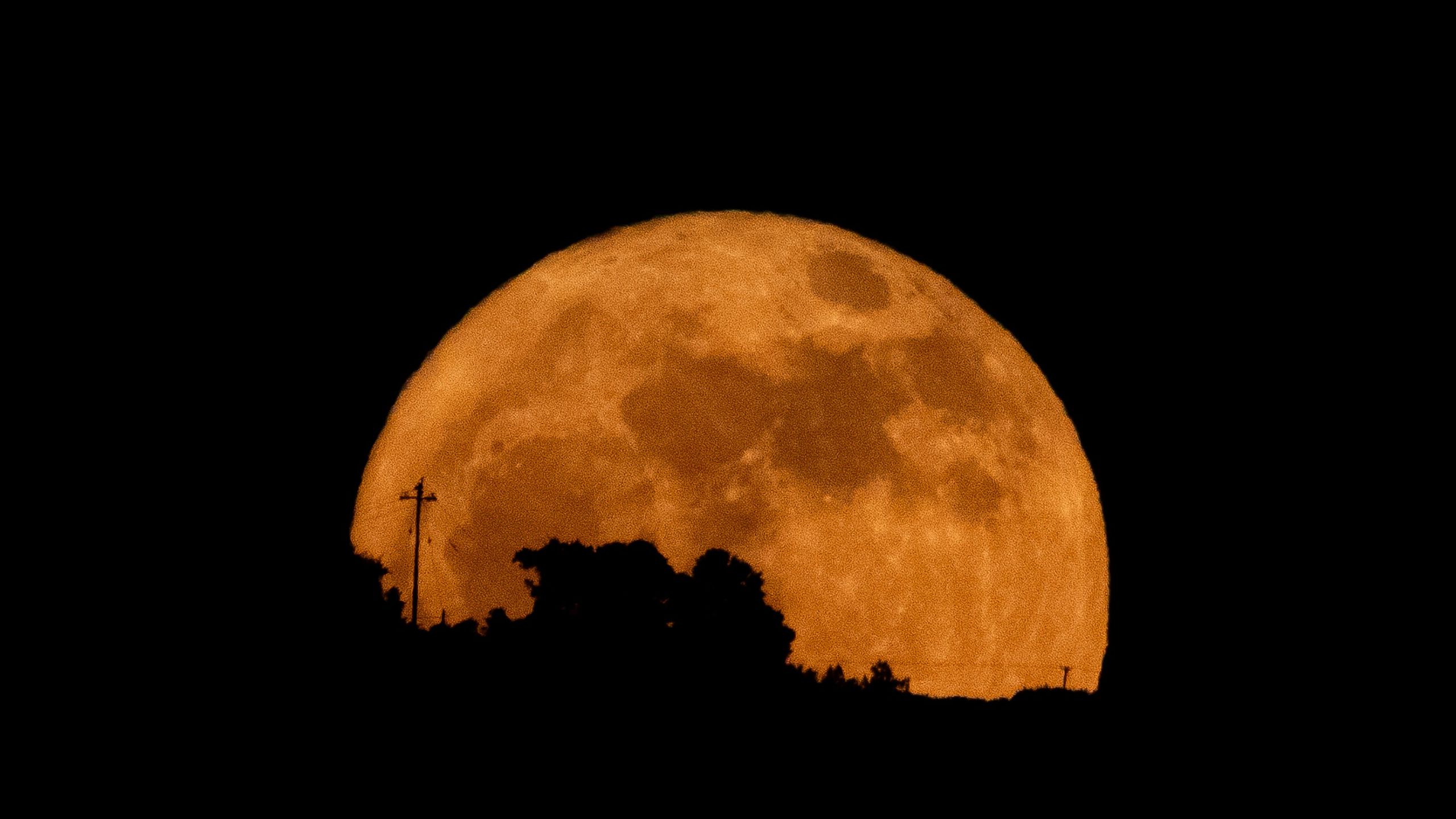 A Lua Morango de junho é diferente de qualquer outra lua cheia. Aqui está o porquê