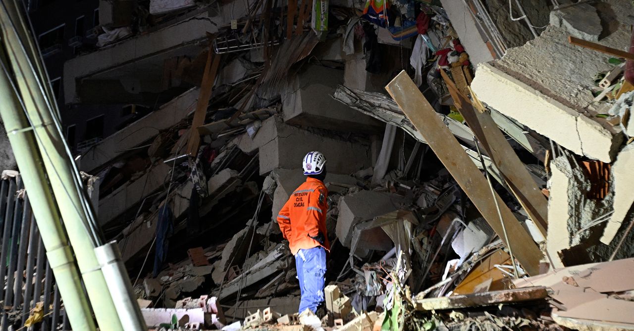 Milhares de pessoas temem morrer depois que a Venezuela foi atingida pelo terremoto mais forte em mais de 125 anos