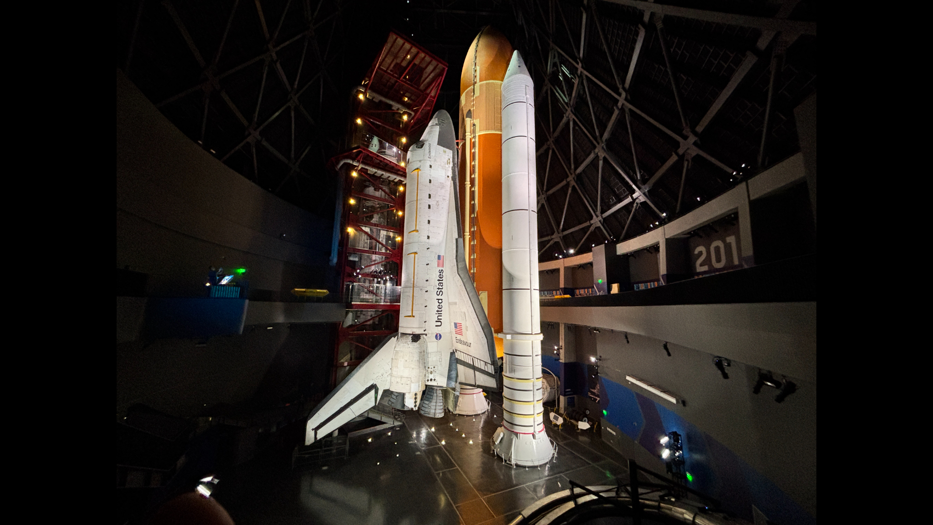 Dei uma espiada na nova casa do ônibus espacial Endeavour na Califórnia, e é de tirar o fôlego (fotos)
