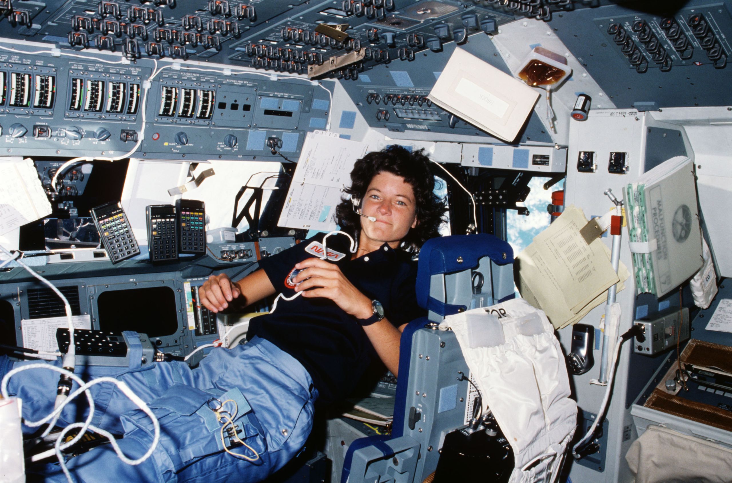 Feliz Mês do Orgulho! Relembrando a foto histórica do legado de Sally Ride do dia em 3 de junho de 2026