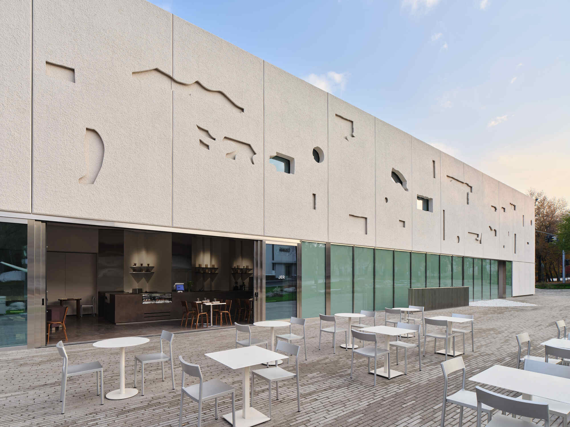 Café JER no Centro Tselinny de Cultura Contemporânea / NAAW
