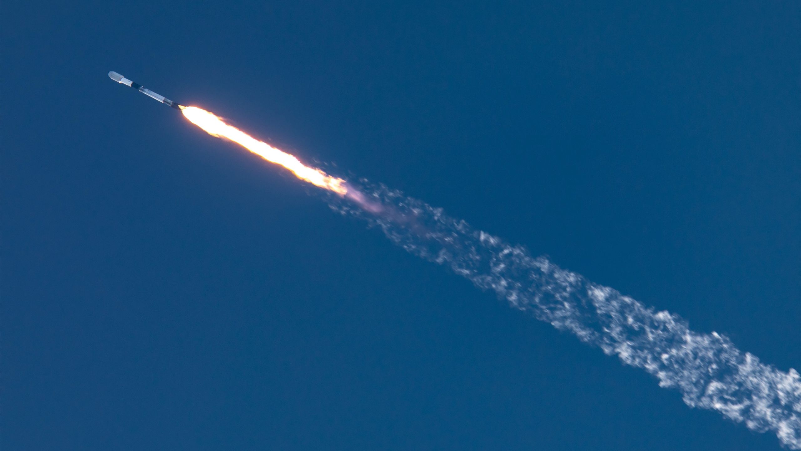 Veja a SpaceX lançar novo lote de satélites espiões dos EUA na Califórnia no início de 19 de junho