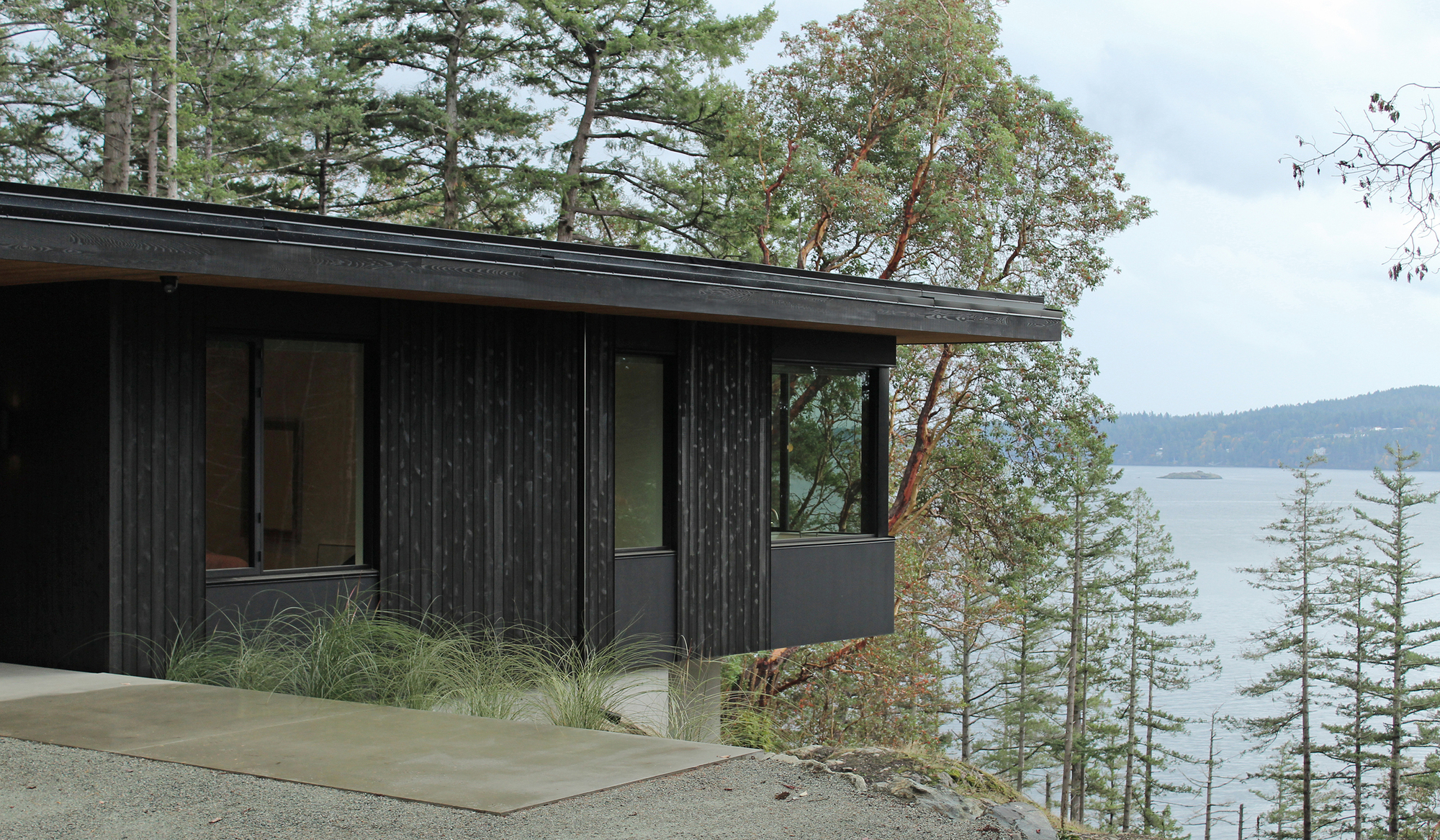 Casa no topo da colina / WOVEN Arquitetura e Design