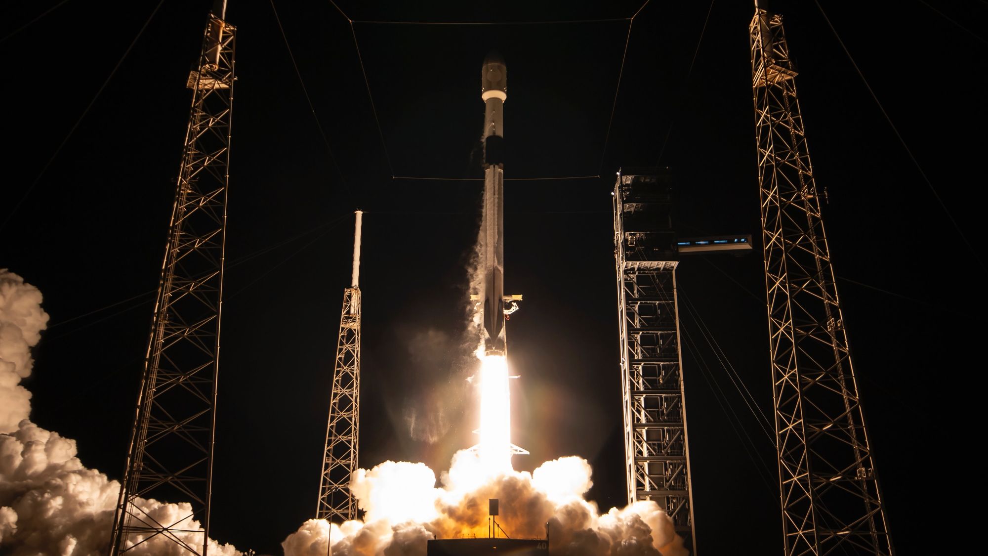 Veja a SpaceX lançar o satélite SiriusXM de 15.000 libras em órbita esta noite