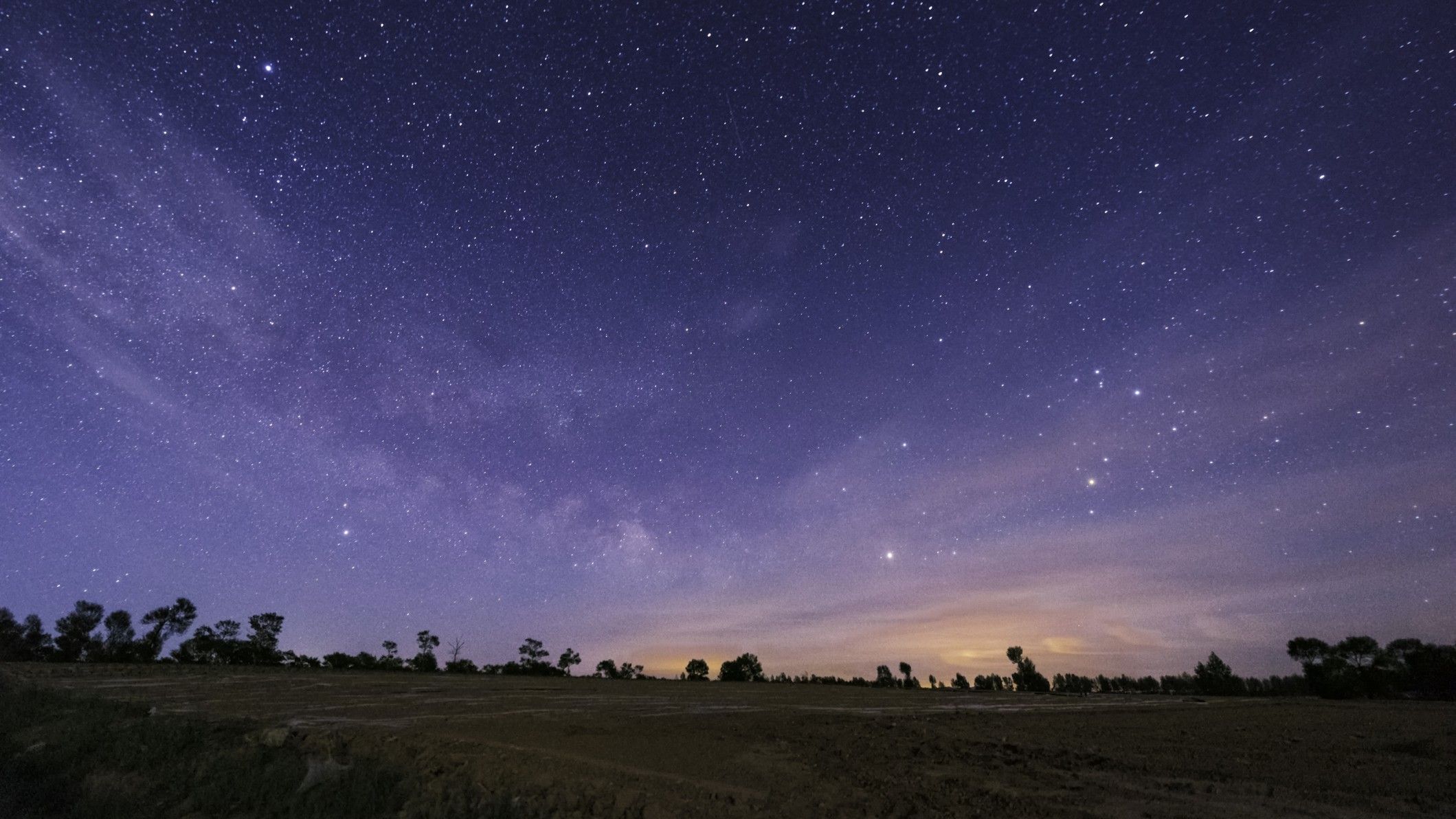 Por que as estrelas aparecem em cores diferentes no céu noturno?