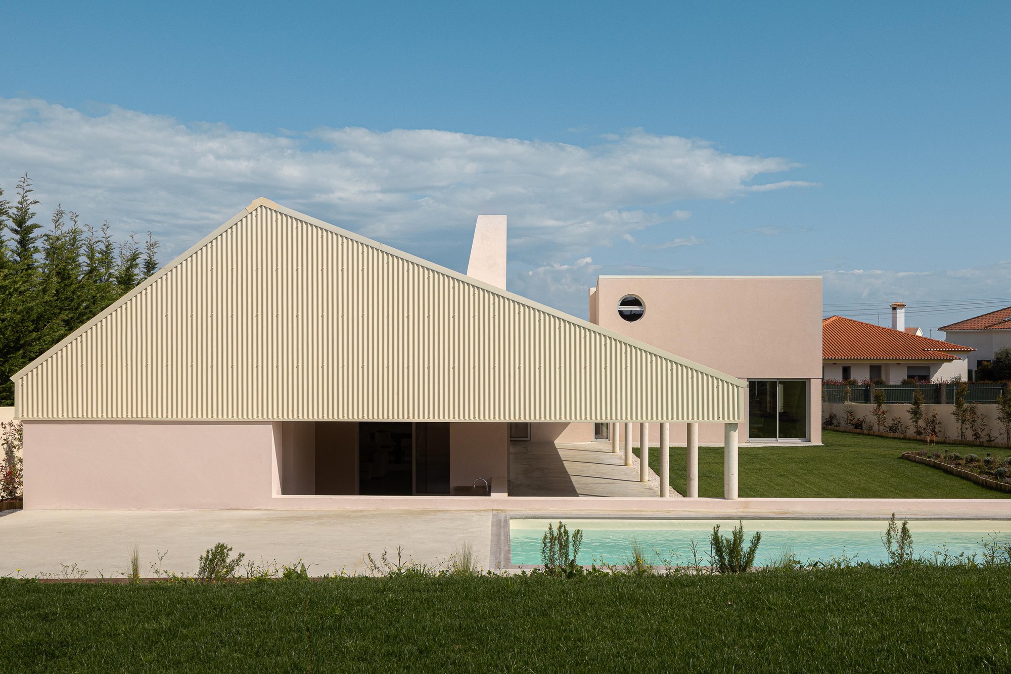 A Casa do Alpendre / Vasco Burnay Arquitectura