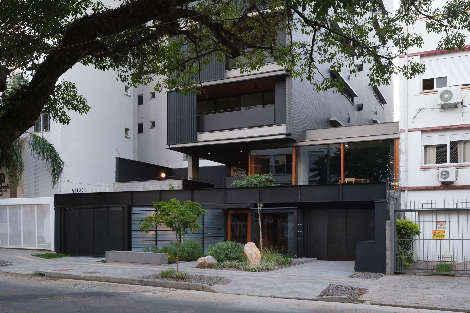 Edifício Vicco / sauermartins | ArchDaily