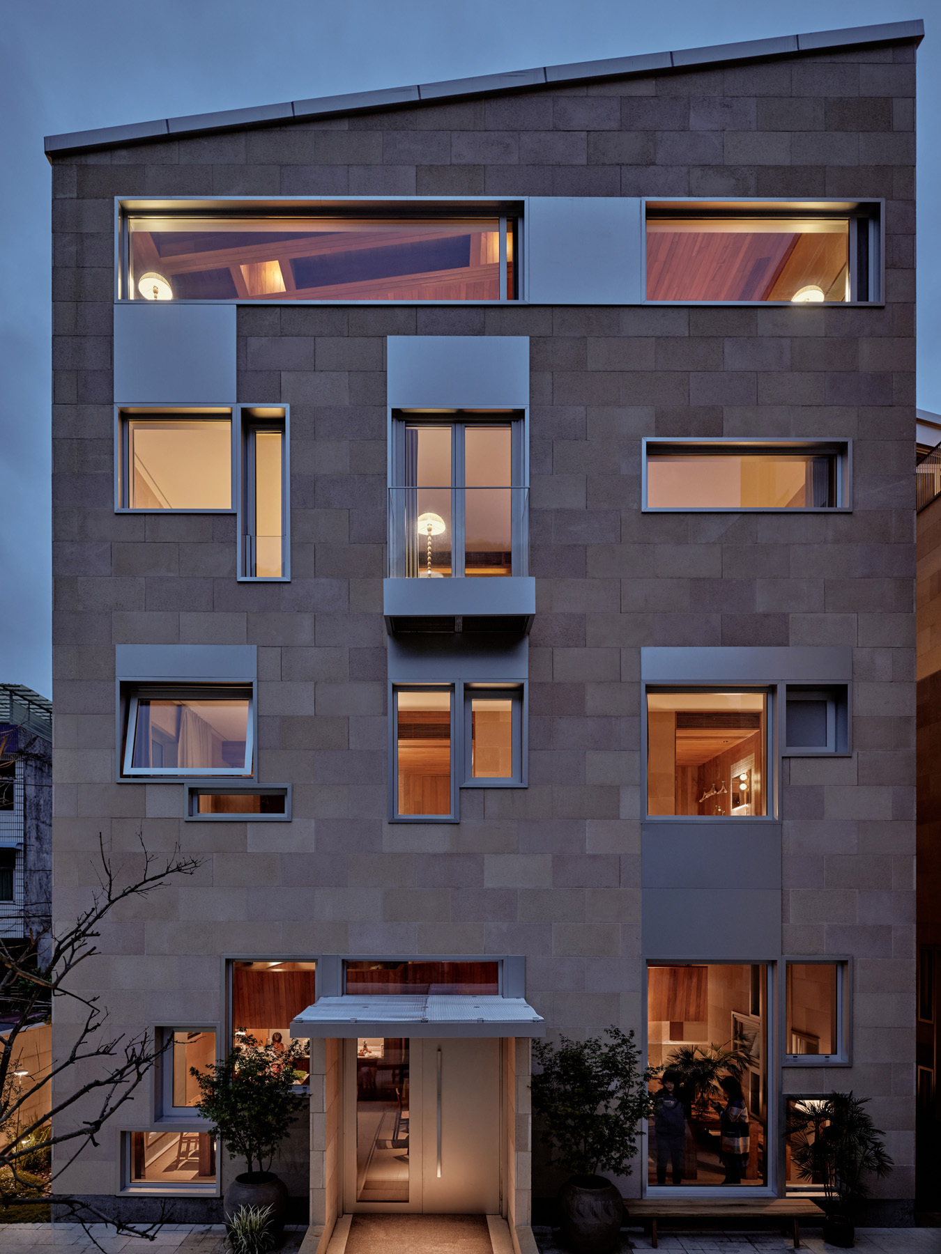 Casa do Gong / Vários Associados