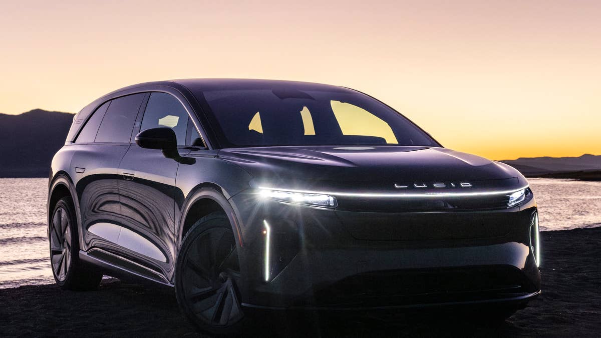 Lucid Gravity adiciona direção com as mãos livres com uma grande captura de Tesla