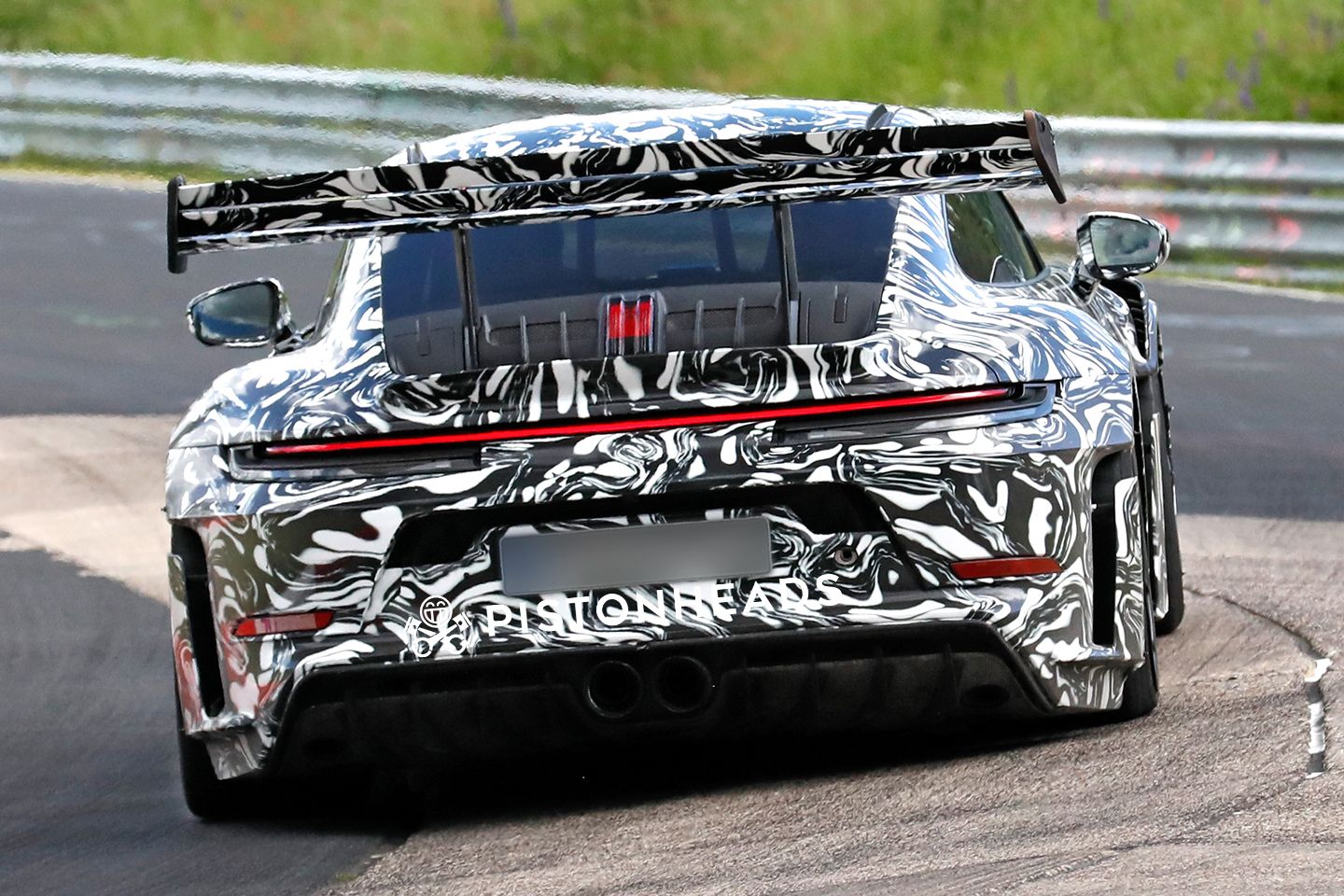O mais recente 911 GT3 RS espionado em Nurburgring