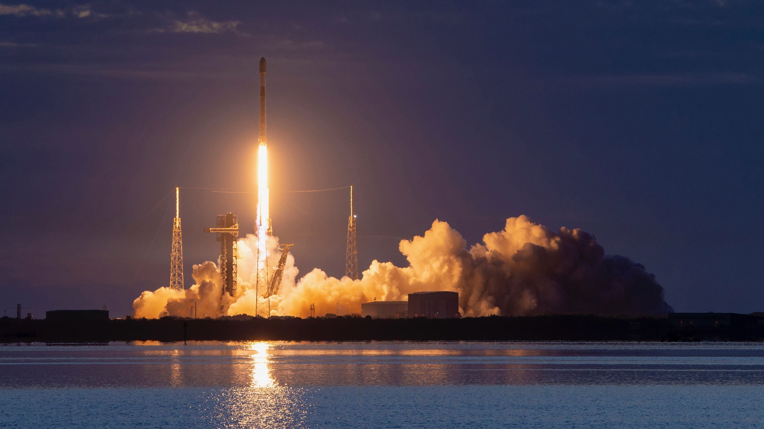 Assista à SpaceX lançar três enormes satélites BlueBird direto para célula da Flórida no início de 17 de junho