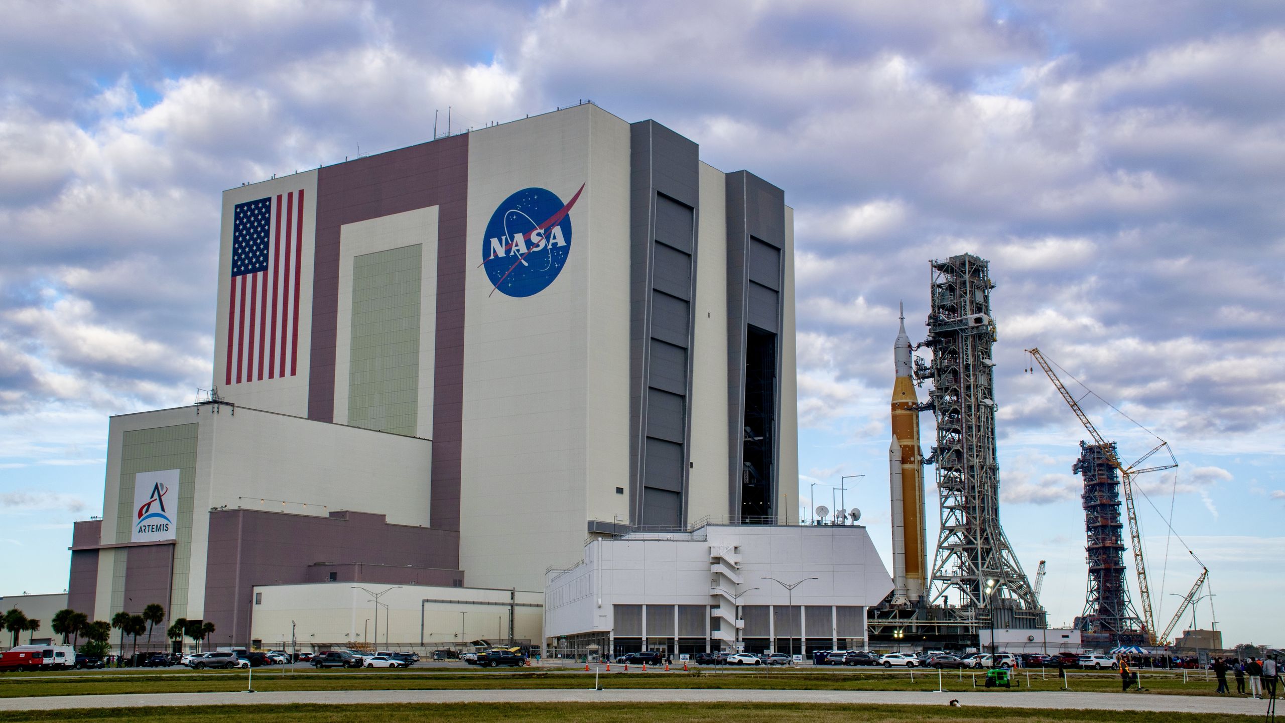 A infraestrutura envelhecida da NASA não pode lidar com os lançamentos do Artemis sem US$ 1 bilhão em atualizações, alerta o cão de guarda